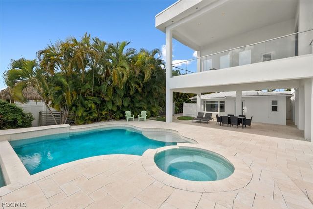 2302 SE 28th ST, Cape Coral, FL 33904