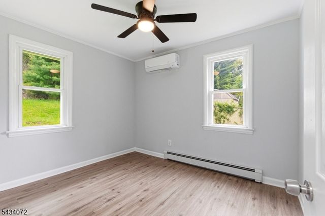 30 Chestnut Ter, Rockaway Boro, NJ 07866