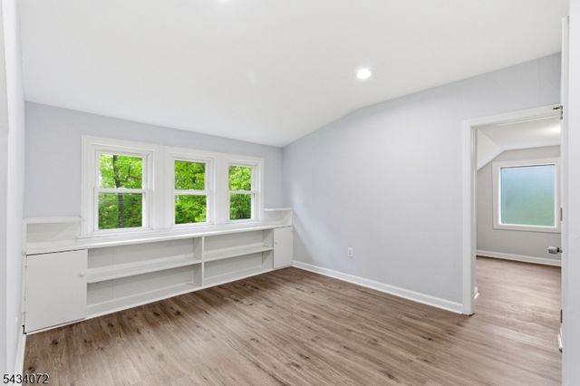 30 Chestnut Ter, Rockaway Boro, NJ 07866
