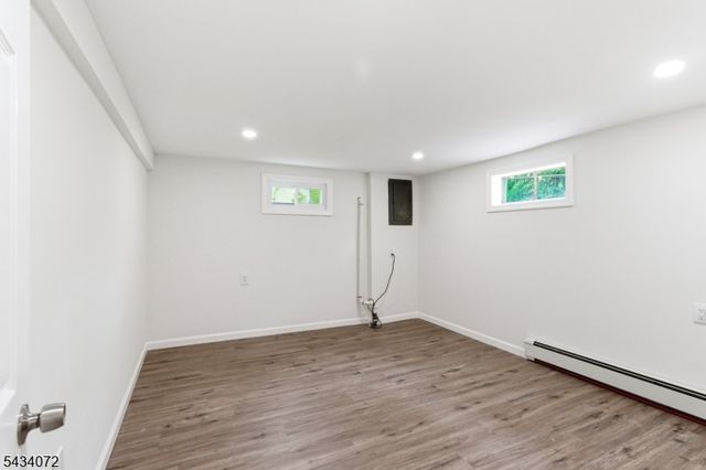 30 Chestnut Ter, Rockaway Boro, NJ 07866
