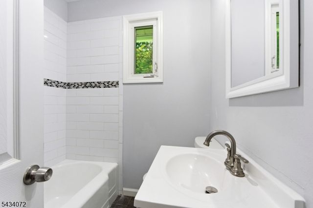 30 Chestnut Ter, Rockaway Boro, NJ 07866