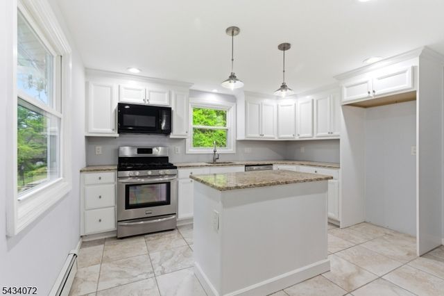 30 Chestnut Ter, Rockaway Boro, NJ 07866