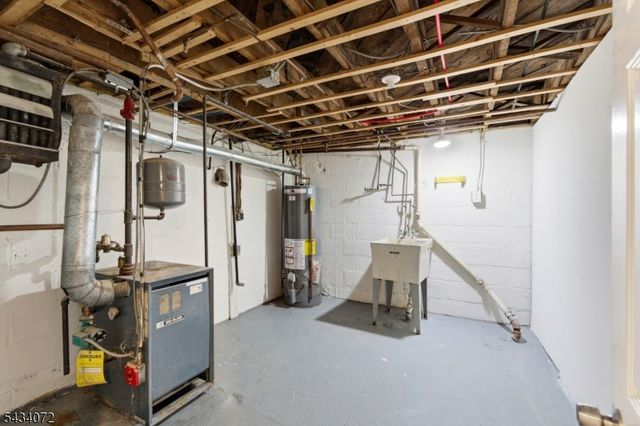 30 Chestnut Ter, Rockaway Boro, NJ 07866
