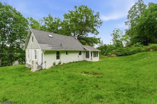 30 Chestnut Ter, Rockaway Boro, NJ 07866
