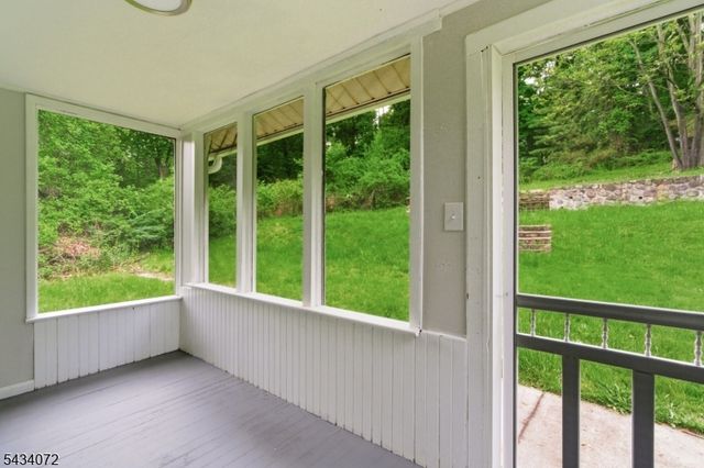 30 Chestnut Ter, Rockaway Boro, NJ 07866