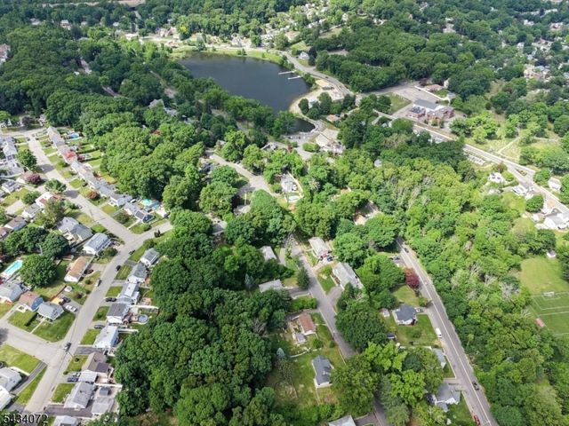 30 Chestnut Ter, Rockaway Boro, NJ 07866