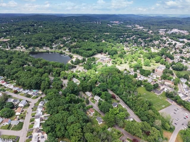30 Chestnut Ter, Rockaway Boro, NJ 07866