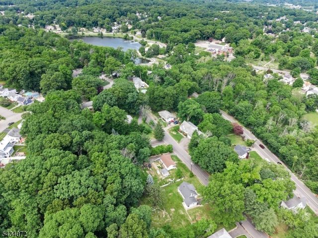 30 Chestnut Ter, Rockaway Boro, NJ 07866