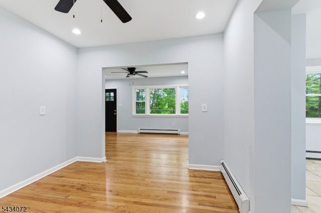 30 Chestnut Ter, Rockaway Boro, NJ 07866