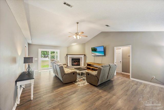 2833 Tunnel Rd, Pace, FL 32571