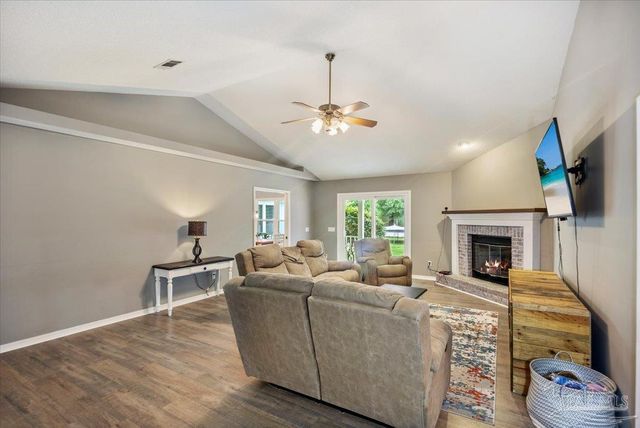 2833 Tunnel Rd, Pace, FL 32571