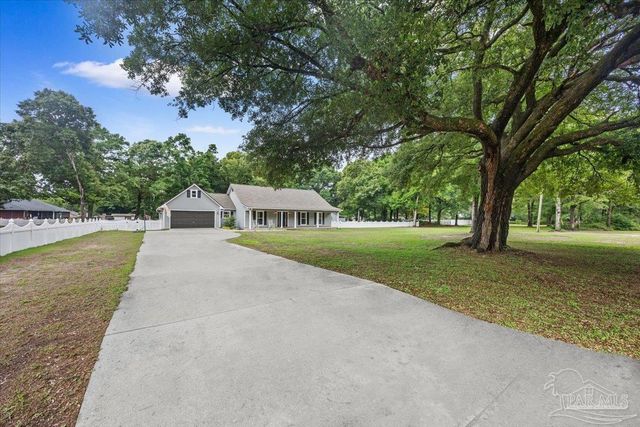 2833 Tunnel Rd, Pace, FL 32571