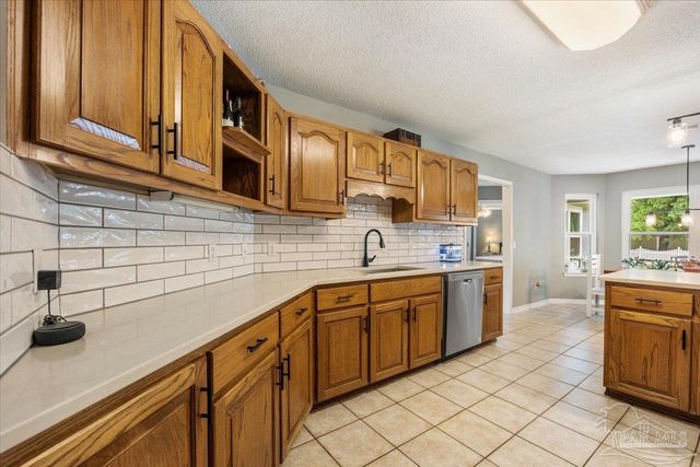 2833 Tunnel Rd, Pace, FL 32571