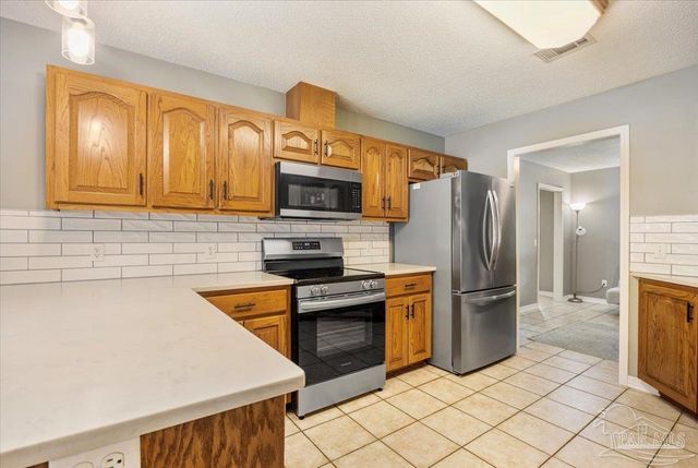 2833 Tunnel Rd, Pace, FL 32571
