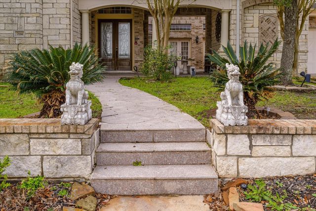 7114 Habersham Avenue, Sugar Land, TX 77479