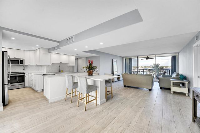 134 Lakeshore Drive 316, North Palm Beach, FL 33408