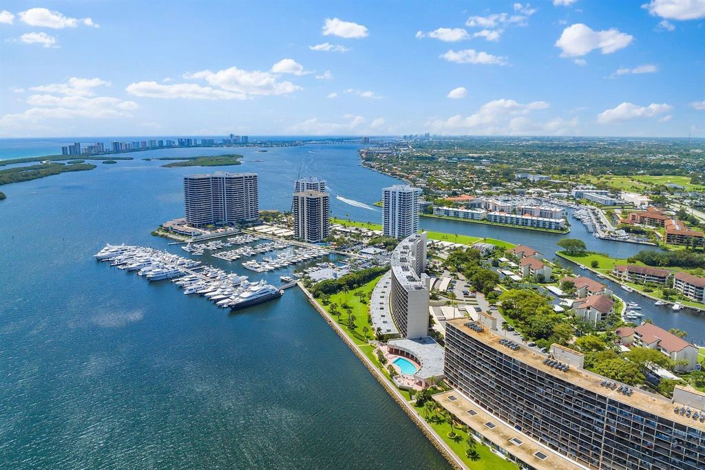 134 Lakeshore Drive 316, North Palm Beach, FL 33408