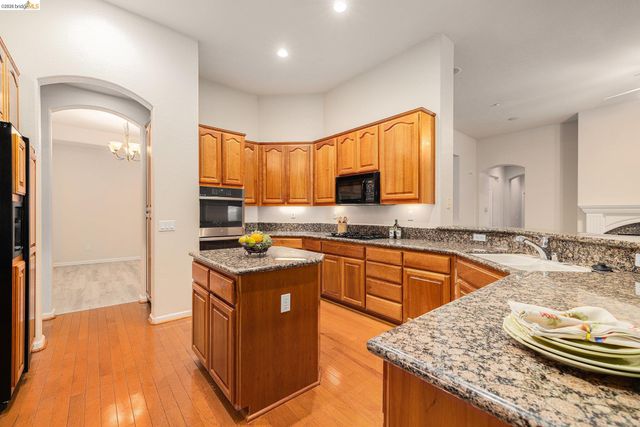 729 RICHARDSON DR, Brentwood, CA 94513