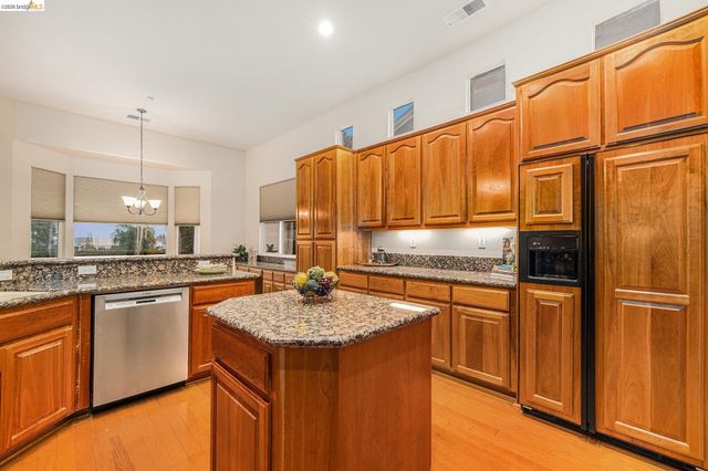 729 RICHARDSON DR, Brentwood, CA 94513