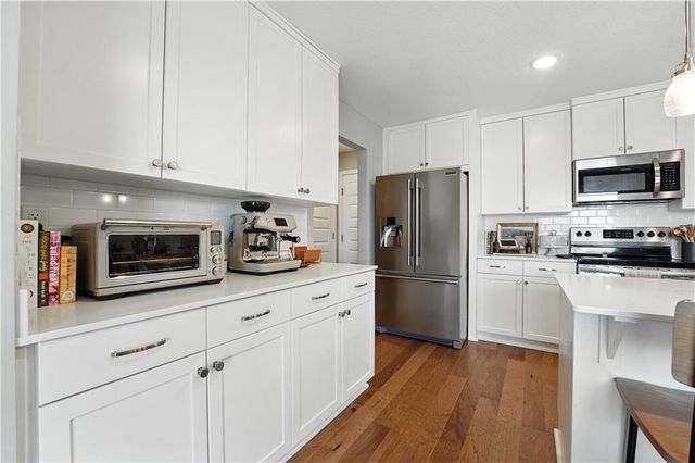 8908 SW 9th Street, Blue Springs, MO 64064