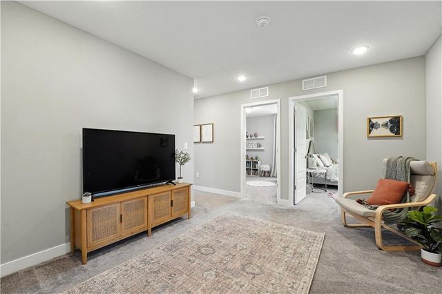 8908 SW 9th Street, Blue Springs, MO 64064