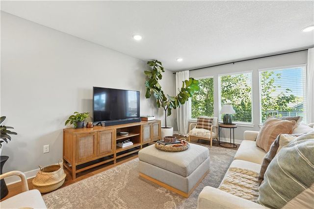 8908 SW 9th Street, Blue Springs, MO 64064