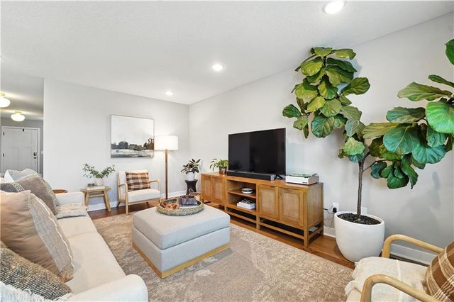 8908 SW 9th Street, Blue Springs, MO 64064