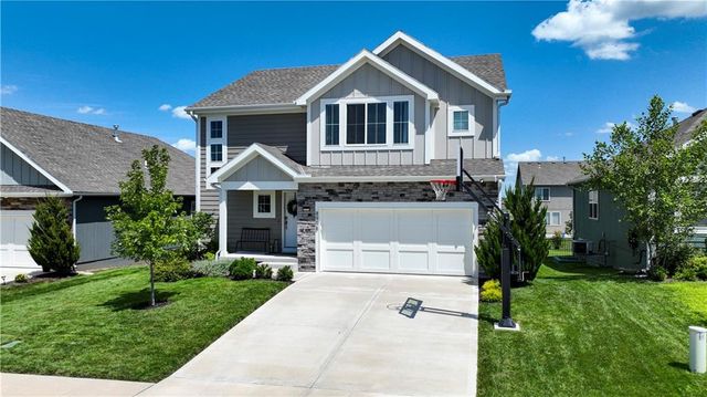 8908 SW 9th Street, Blue Springs, MO 64064