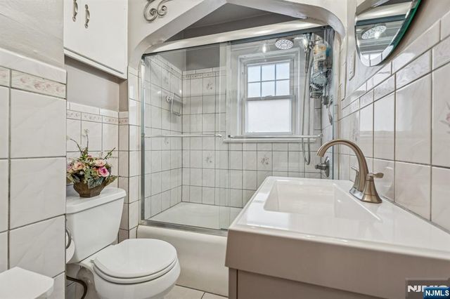 32 Fairview Place, Belleville, NJ 07109