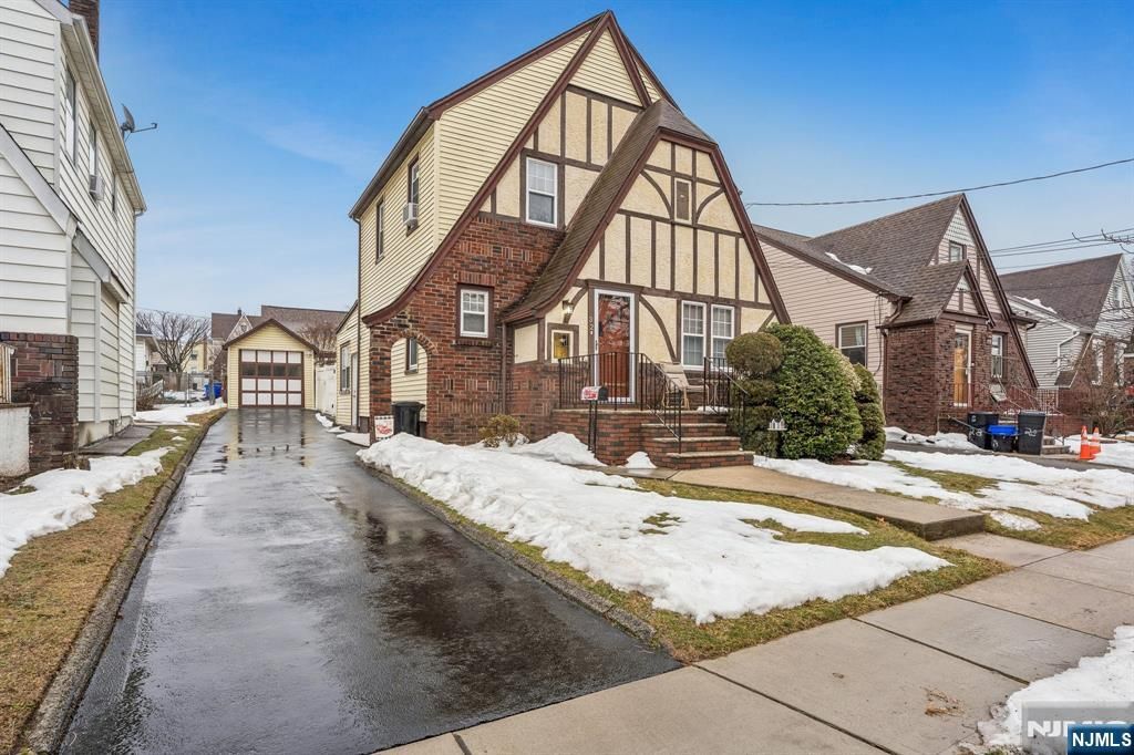 32 Fairview Place, Belleville, NJ 07109