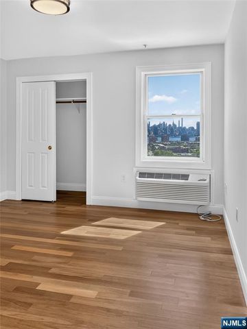 315 7th Street 601, Union City, NJ 07087