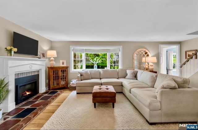 105 Bergen Avenue, Waldwick, NJ 07463