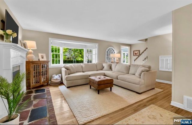 105 Bergen Avenue, Waldwick, NJ 07463