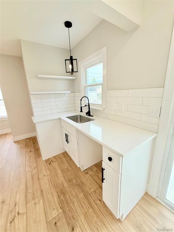 23027 Tuscany Avenue, Eastpointe, MI 48021