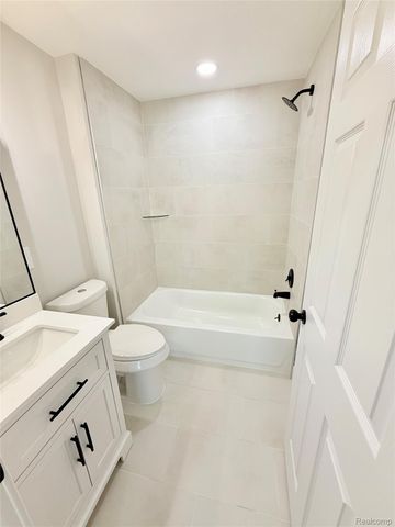 23027 Tuscany Avenue, Eastpointe, MI 48021