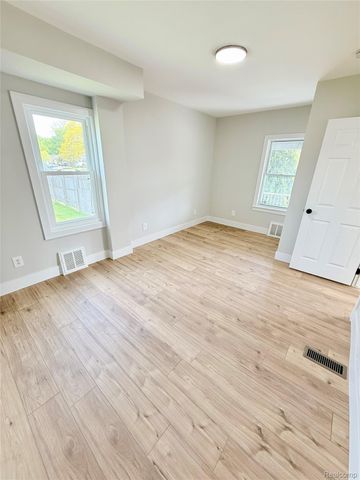 23027 Tuscany Avenue, Eastpointe, MI 48021