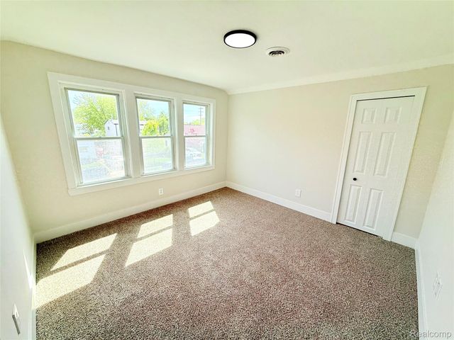 23027 Tuscany Avenue, Eastpointe, MI 48021