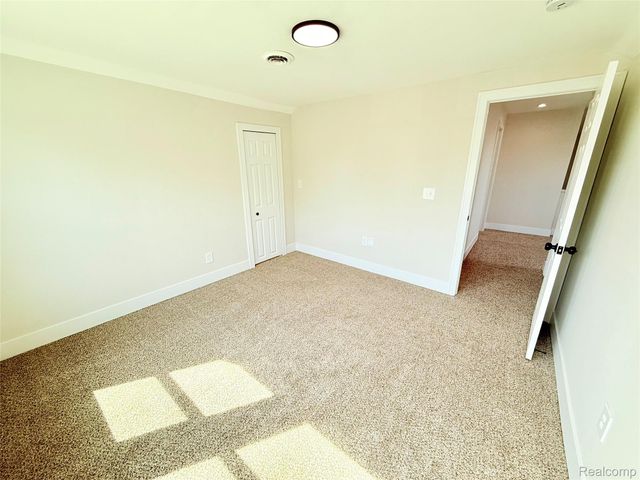 23027 Tuscany Avenue, Eastpointe, MI 48021