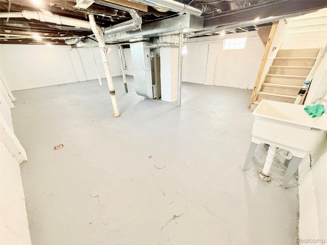 23027 Tuscany Avenue, Eastpointe, MI 48021