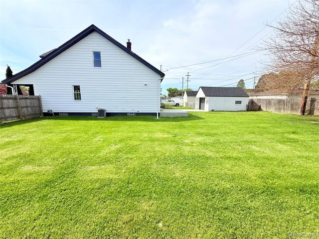 23027 Tuscany Avenue, Eastpointe, MI 48021