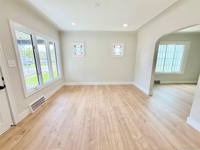 23027 Tuscany Avenue, Eastpointe, MI 48021