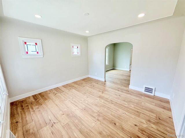23027 Tuscany Avenue, Eastpointe, MI 48021