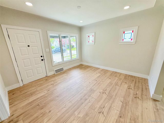 23027 Tuscany Avenue, Eastpointe, MI 48021