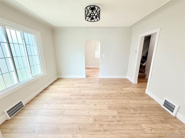 23027 Tuscany Avenue, Eastpointe, MI 48021