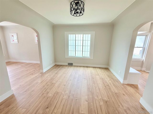 23027 Tuscany Avenue, Eastpointe, MI 48021