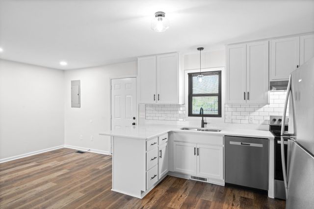 2911 Woodlawn Park Rd, Woodlawn, TN 37191