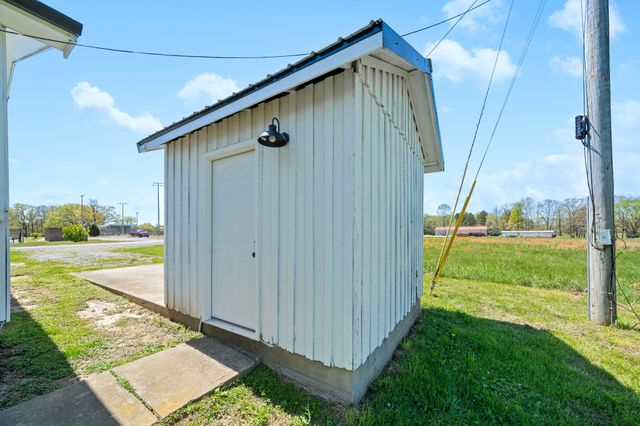 2911 Woodlawn Park Rd, Woodlawn, TN 37191