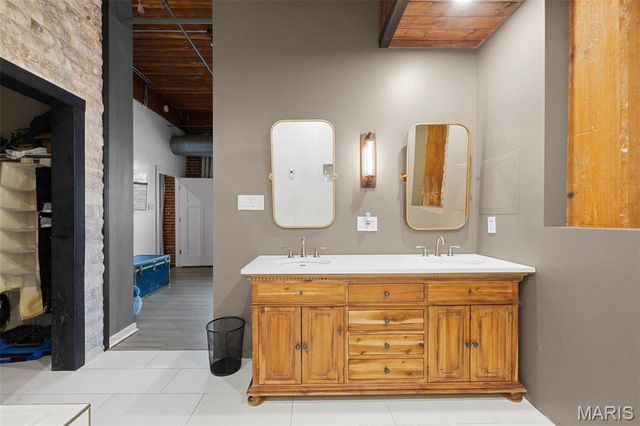 703 N 13 307, St Louis, MO 63103