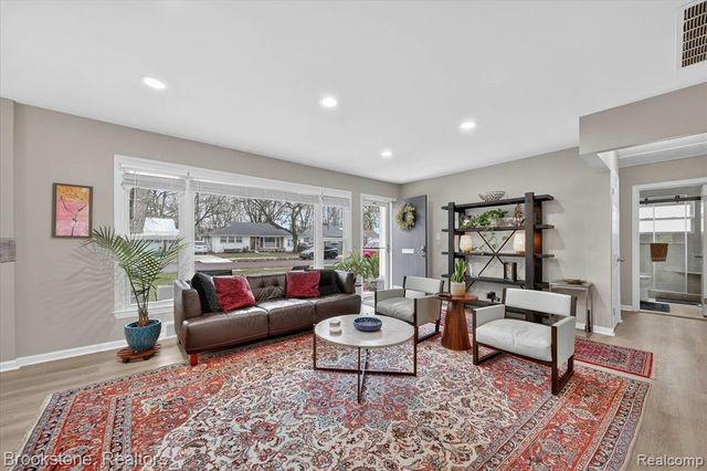 15636 Kirkshire Avenue, Beverly Hills, MI 48025