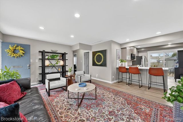 15636 Kirkshire Avenue, Beverly Hills, MI 48025